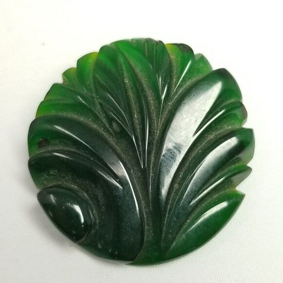 Vintage Green Round Carved Early Plastic Brooch, Leaf Design Lapel Pin, Art Deco - Picture 6 of 6